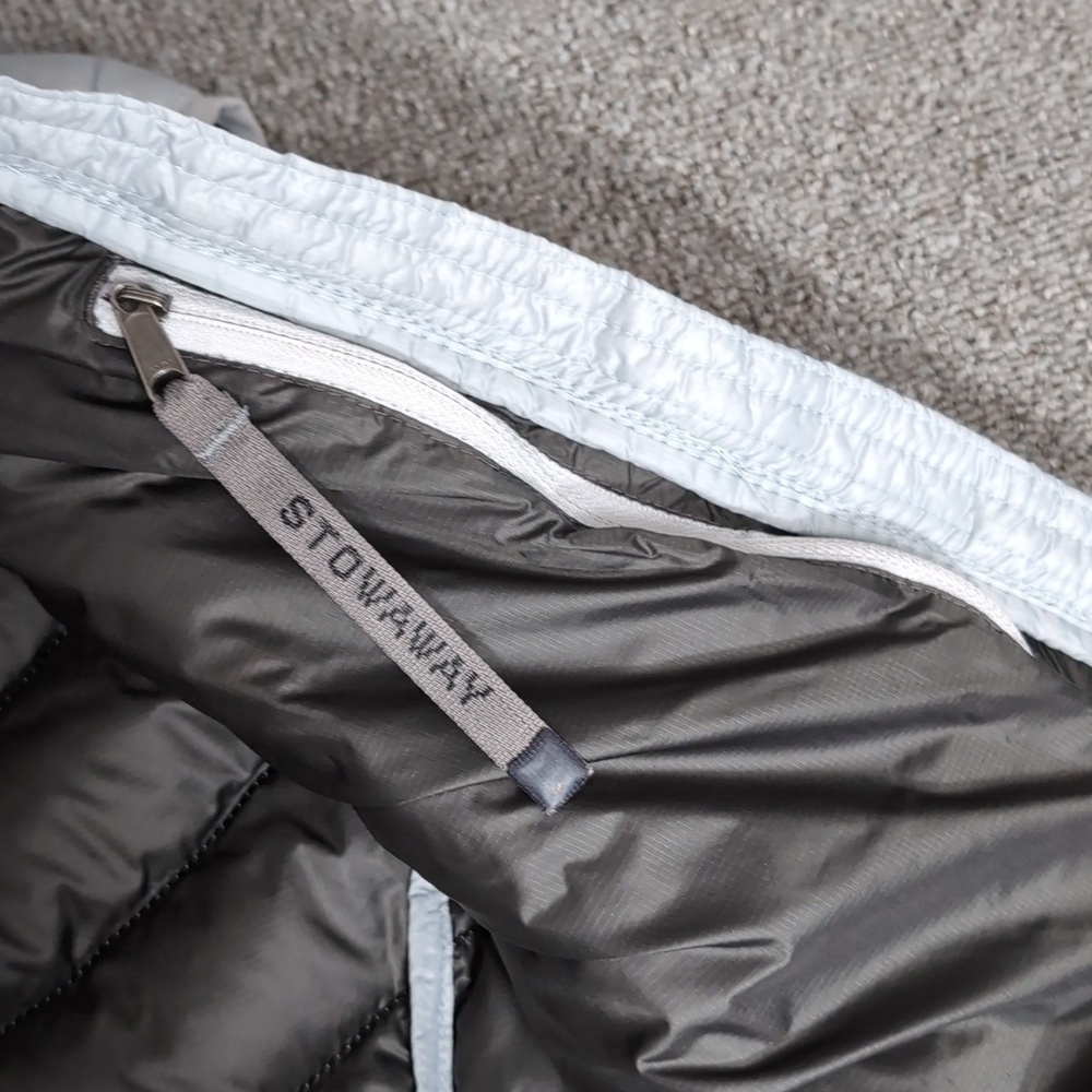 L.L. Bean Downtek Puffer Vest Size Large-Reg In Bluish-Silver Stowaway Pocket - Picture 7 of 12